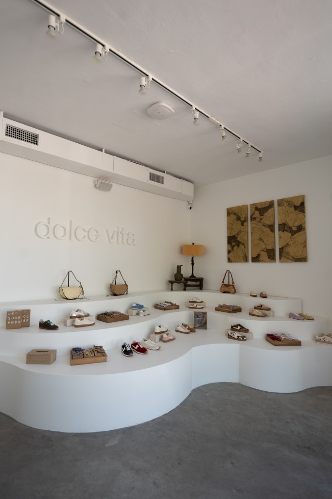 Dolce Vita (by Steve Madden) located on Calle Mayor 95 Southampton